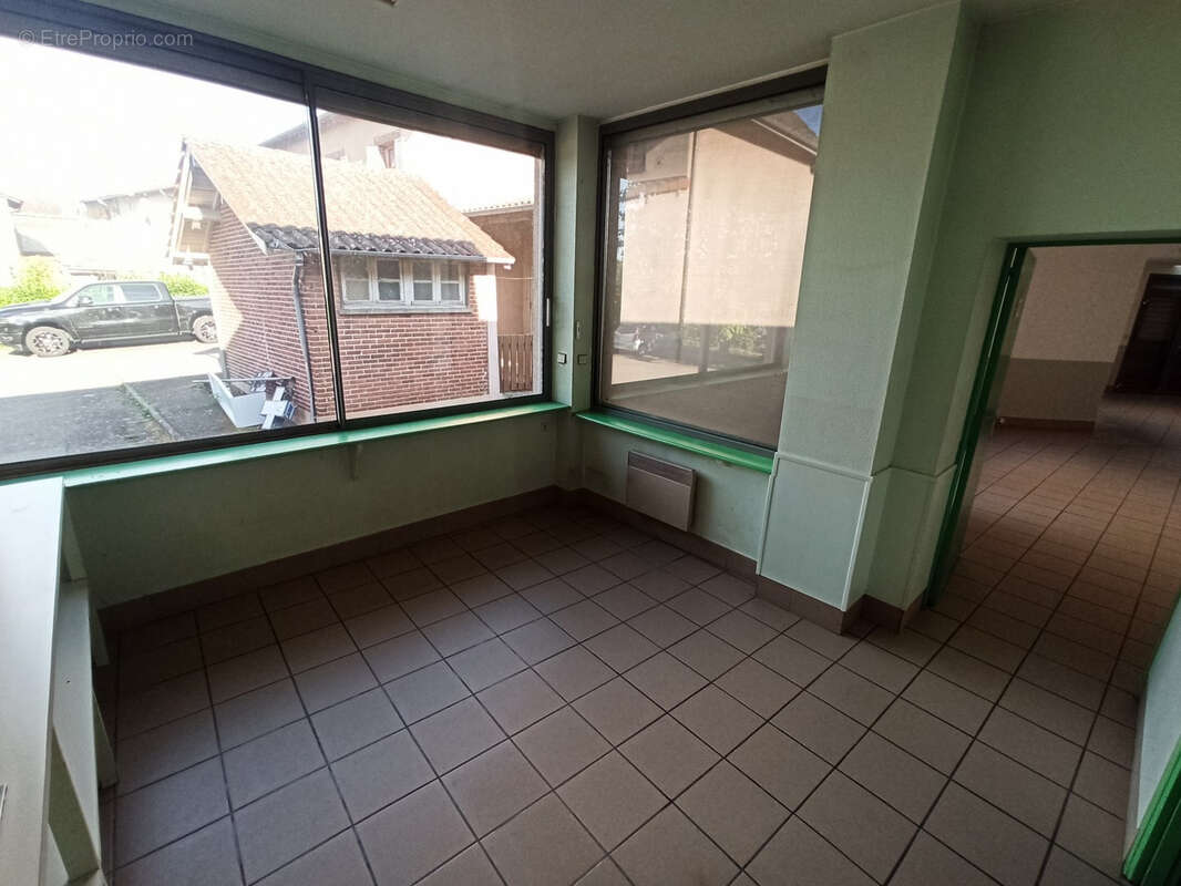 Commerce à AIXE-SUR-VIENNE