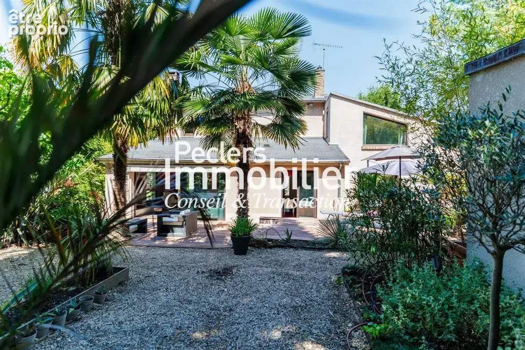 Propriété de caractère au cœur de Rueil-Malmaison – 250 m² avec jardin et dépendances - photo 20