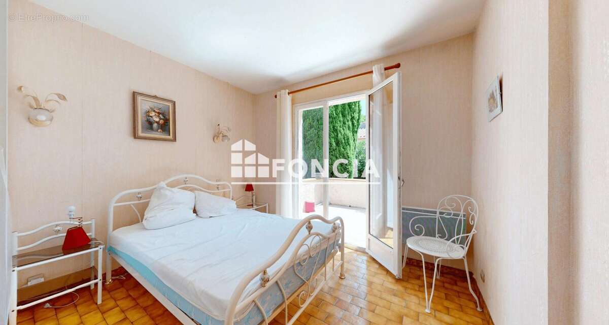 Maison 4 faces sur 900 m² de terrain arboré – Un bien rare entre plage et village - photo 8