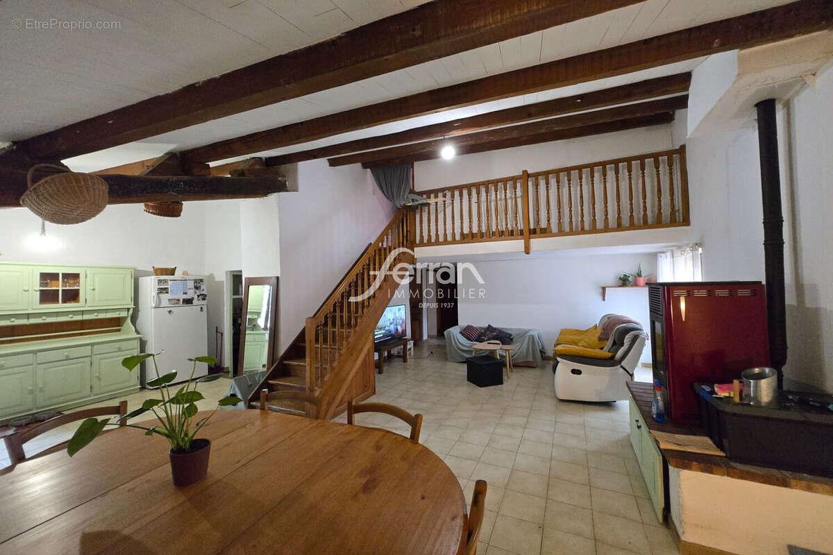 Appartement à SALERNES