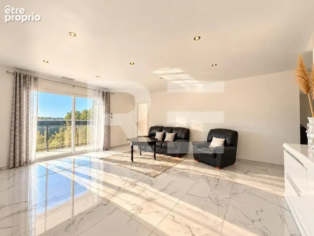 Maison 245 m² avec piscine – 7 chambres – Grand garage de 115 m² - photo 11
