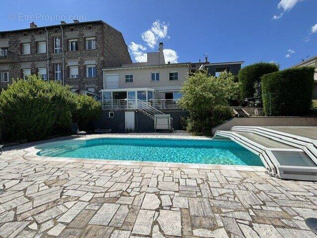 Maison à SAINT-GENEST-LERPT