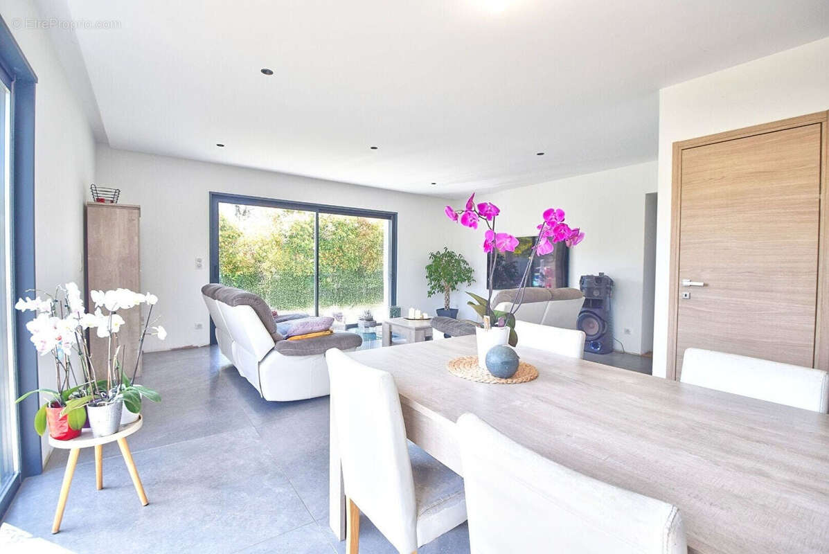 Maison à CHAZAY-D'AZERGUES