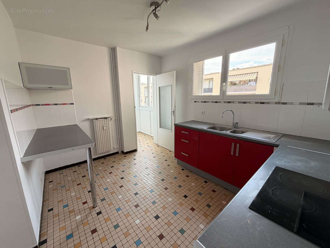 SAINT-AGNE - T5 de 80,97m2 avec balcon et cave. - photo 4