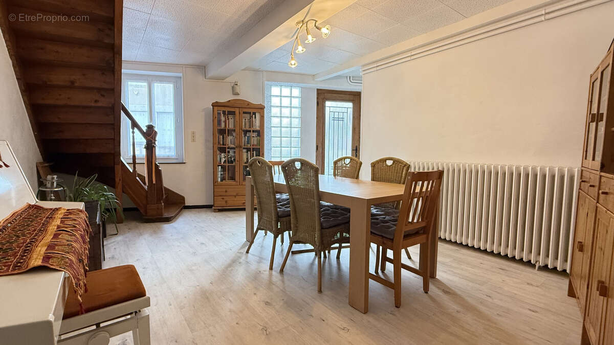 Grande maison de village rénovée avec dépendance et jardin - photo 3