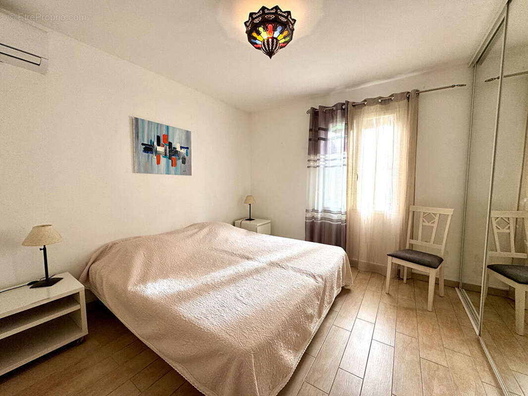 Maison à SAINT-CYR-SUR-MER