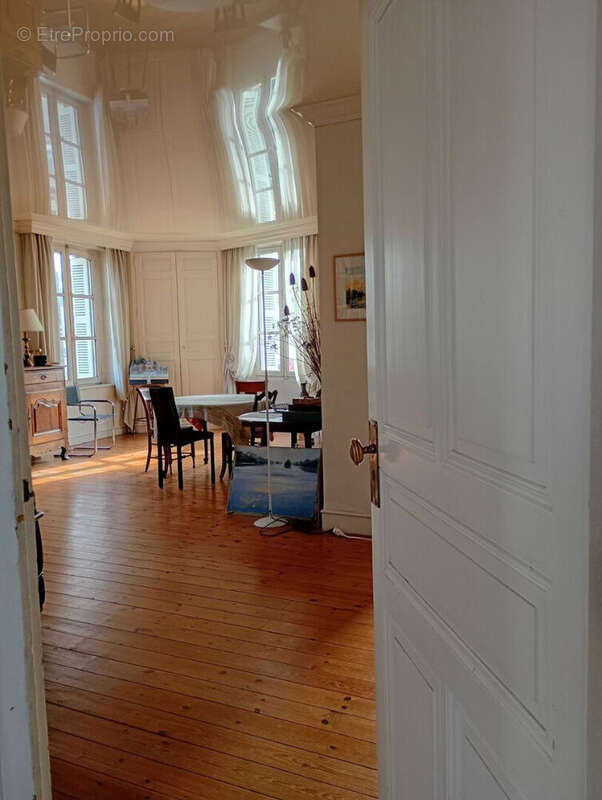Appartement à MONNAIE