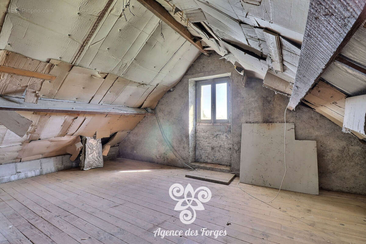 Maison à SAINT-CHRISTOPHE-LA-COUPERIE