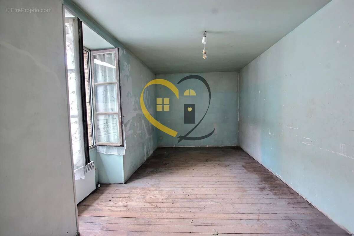 Maison à IVOY-LE-PRE