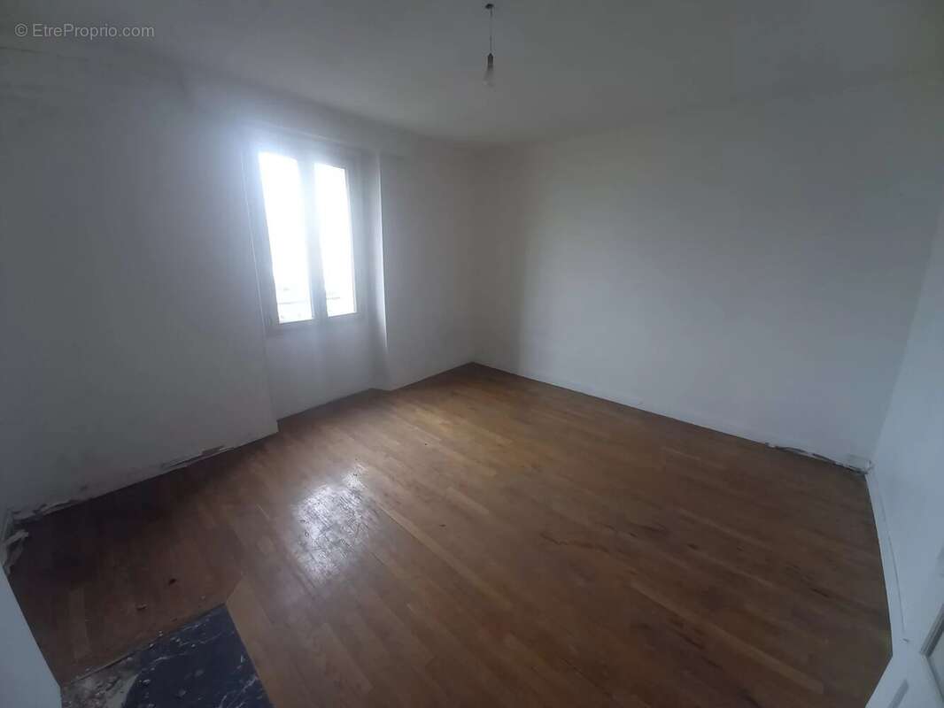Appartement à VAUJOURS