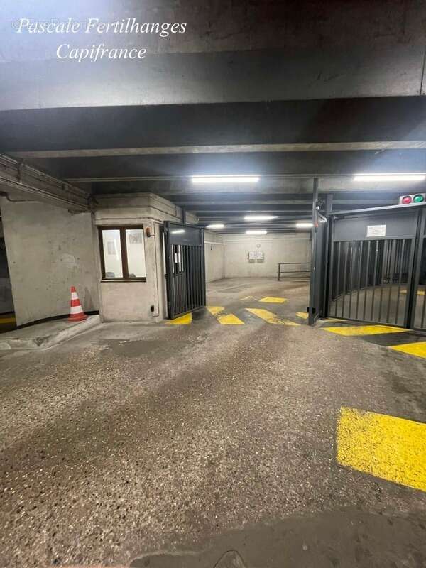 Parking à PARIS-13E