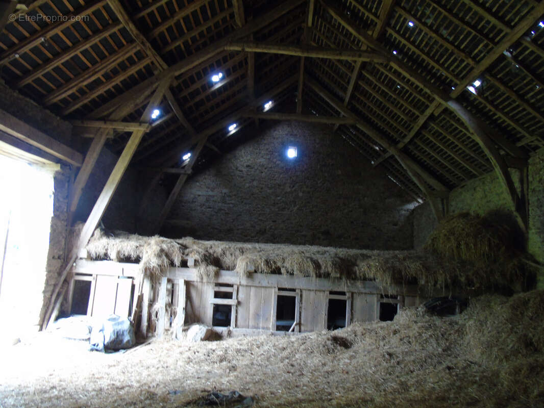 Belle grange en pierre sur 1000m2 - photo 6