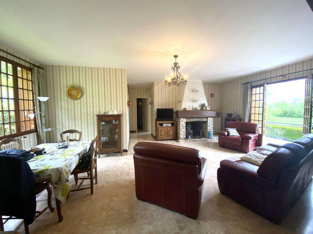 Maison à MOUSSEAUX-SUR-SEINE