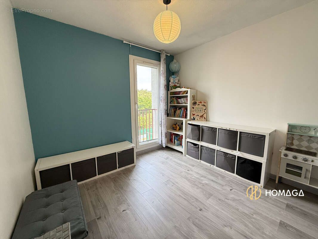 CHAMBRE 1 - Appartement à VITROLLES