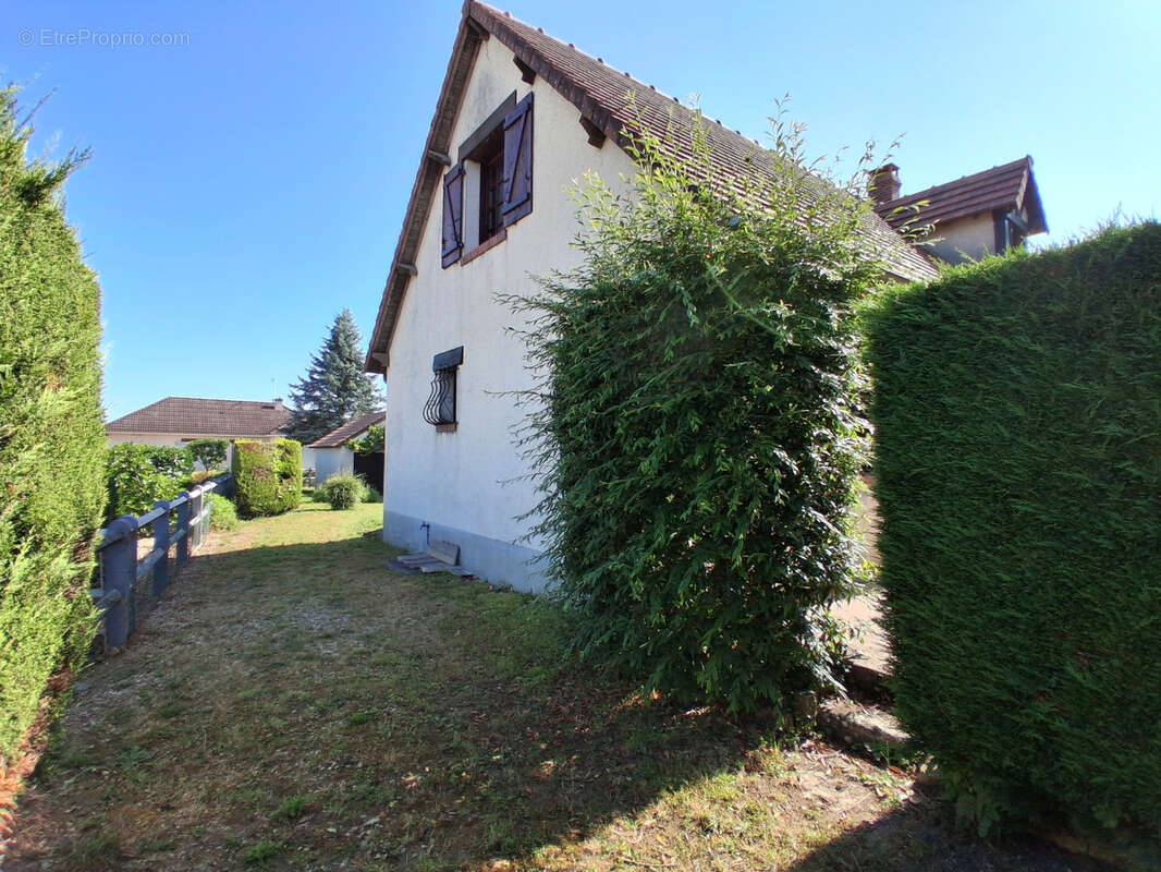 Pavillon avec garage, jardin clos et arboré - photo 18