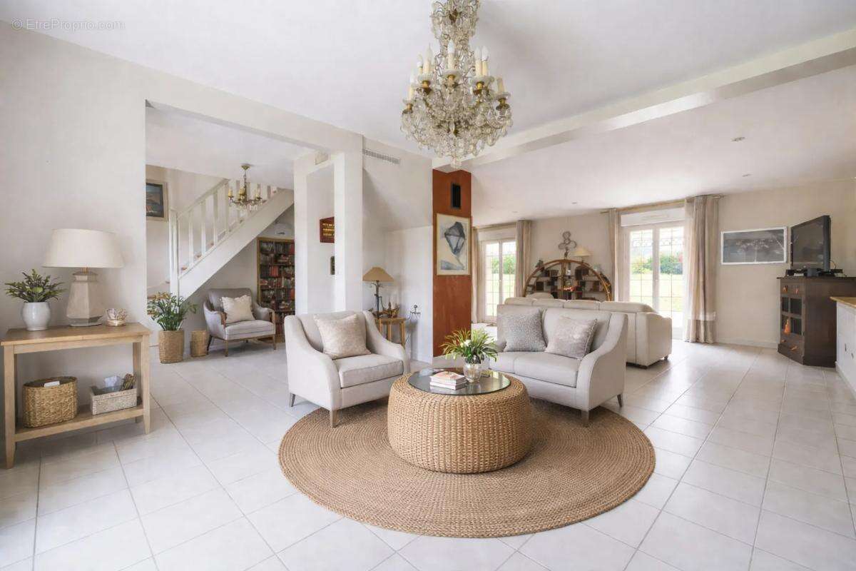 Rare maison familiale 7 pièces à La Norville - photo 4
