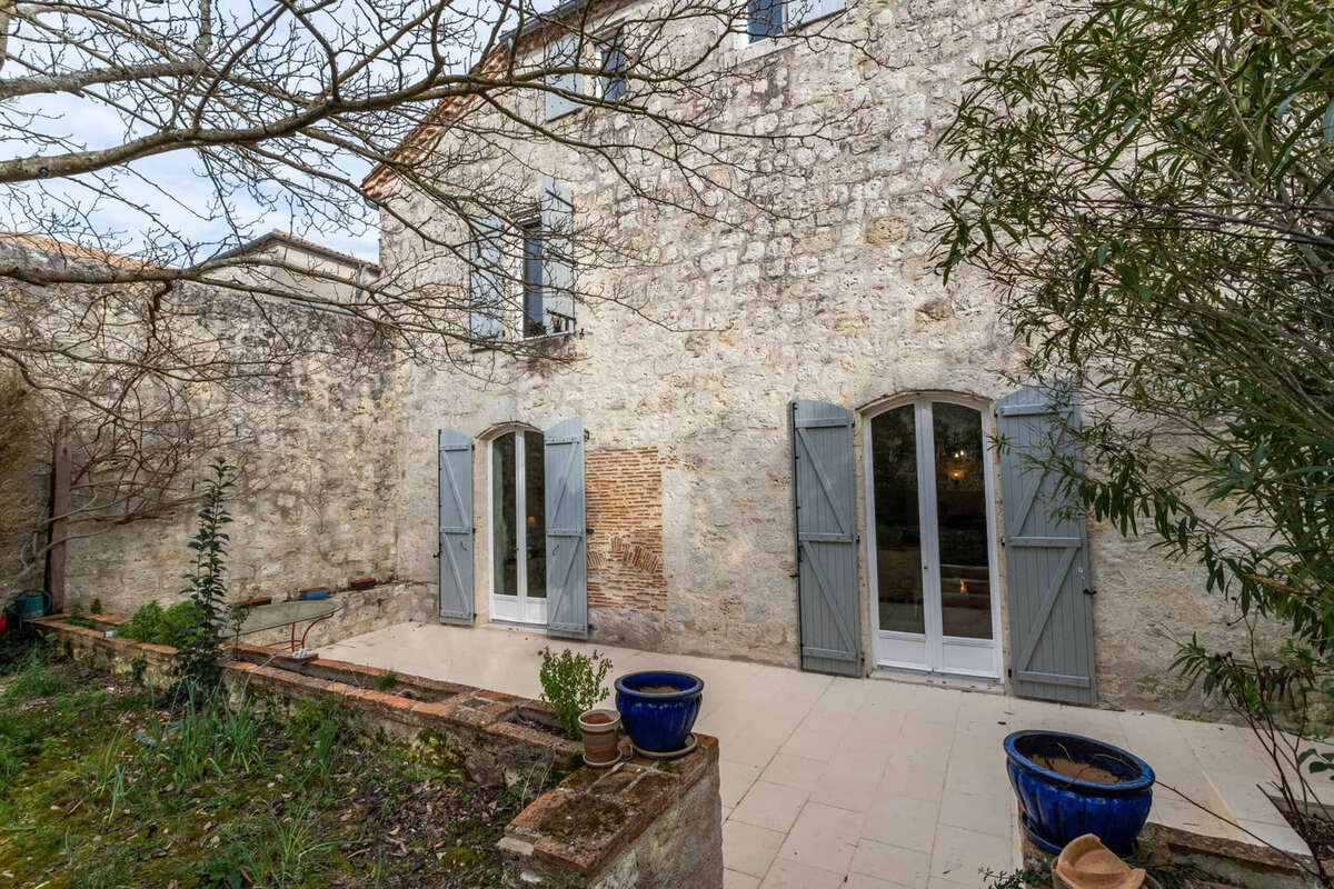 Maison de village avec jardin et garage - photo 5