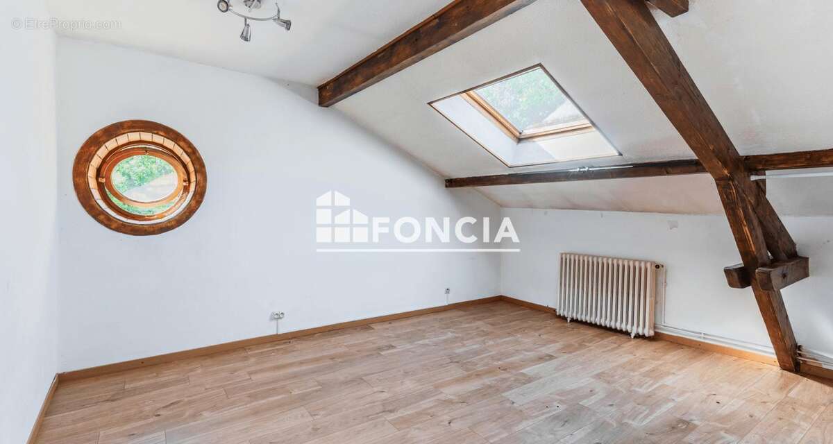 Appartement à CHATEL-SAINT-GERMAIN