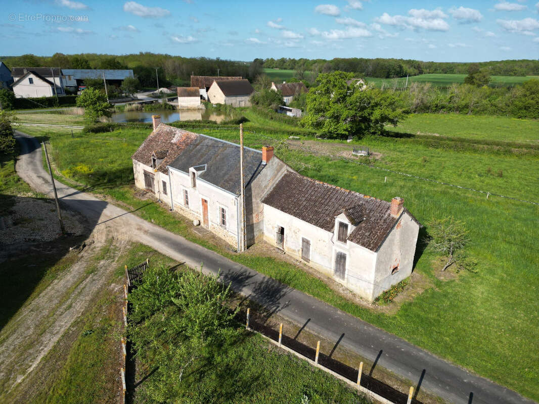 Propriété rurale   8 ha, maison, seconde maison à restaurer et dépendances - photo 5