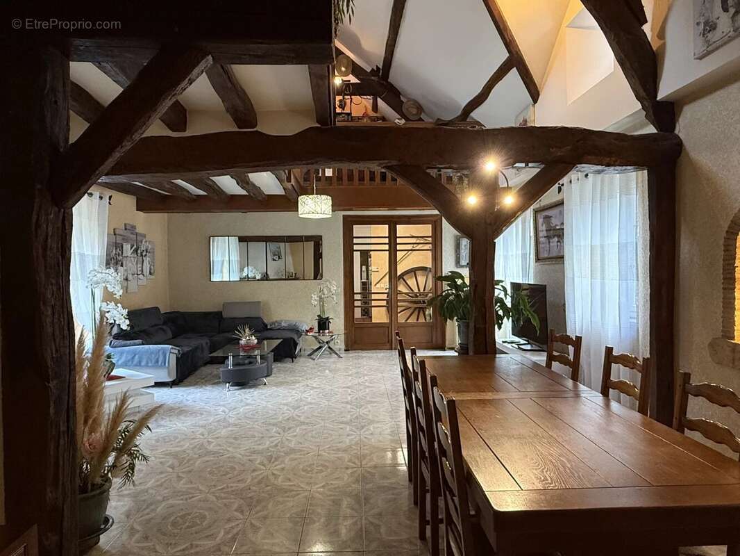 Maison à VILLENEUVE-LA-GUYARD