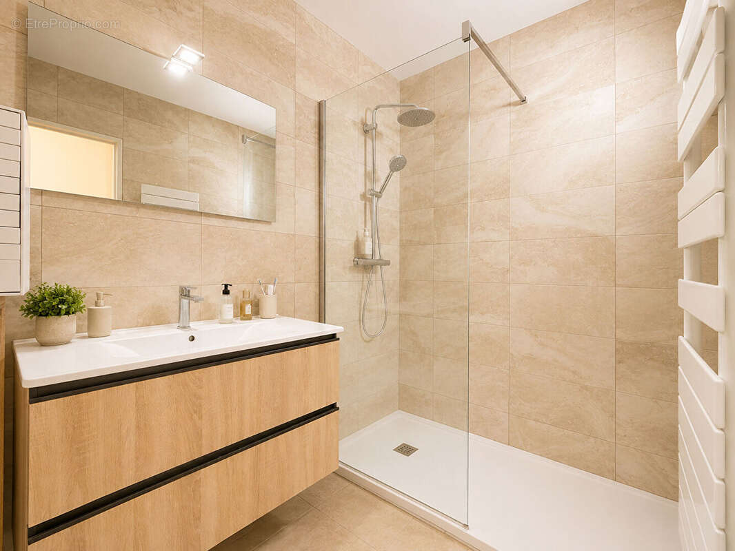 * Bord de Mer ** Appartement 3 pièces (77,17m²) ** Rez-de-chaussée + Parking  + Cellier** 83430 Saint Mandrier sur mer - photo 4