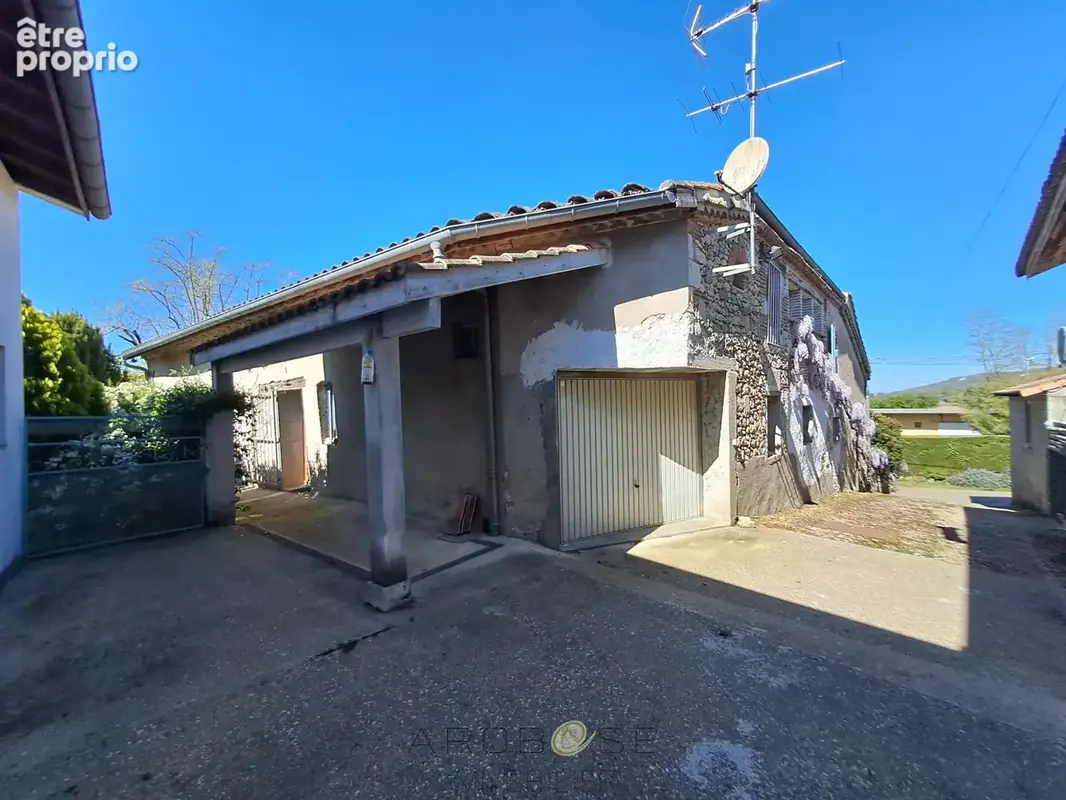 Maison de caractère en pierre dans un hameau . - photo 20