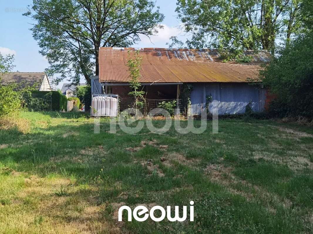 Terrain à SAINT-MAMET-LA-SALVETAT