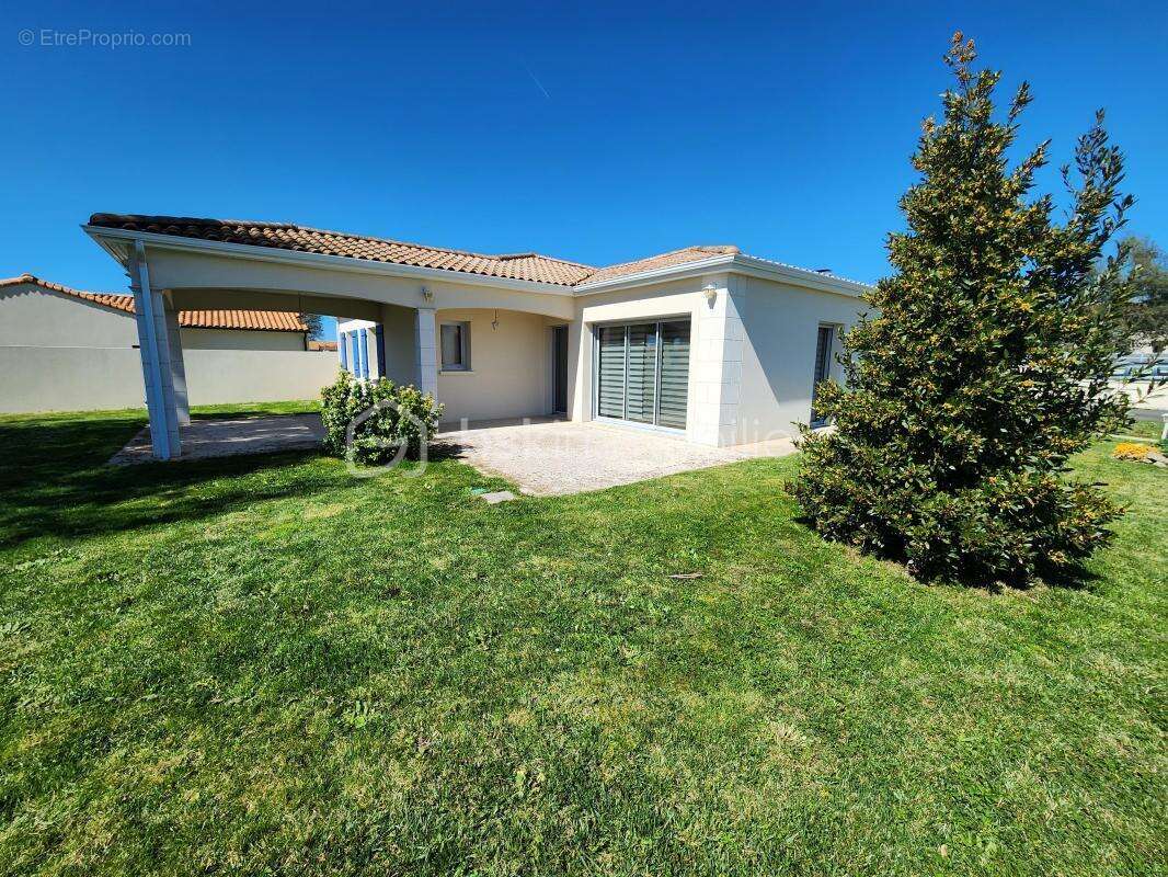 Maison à SAINT-GELAIS