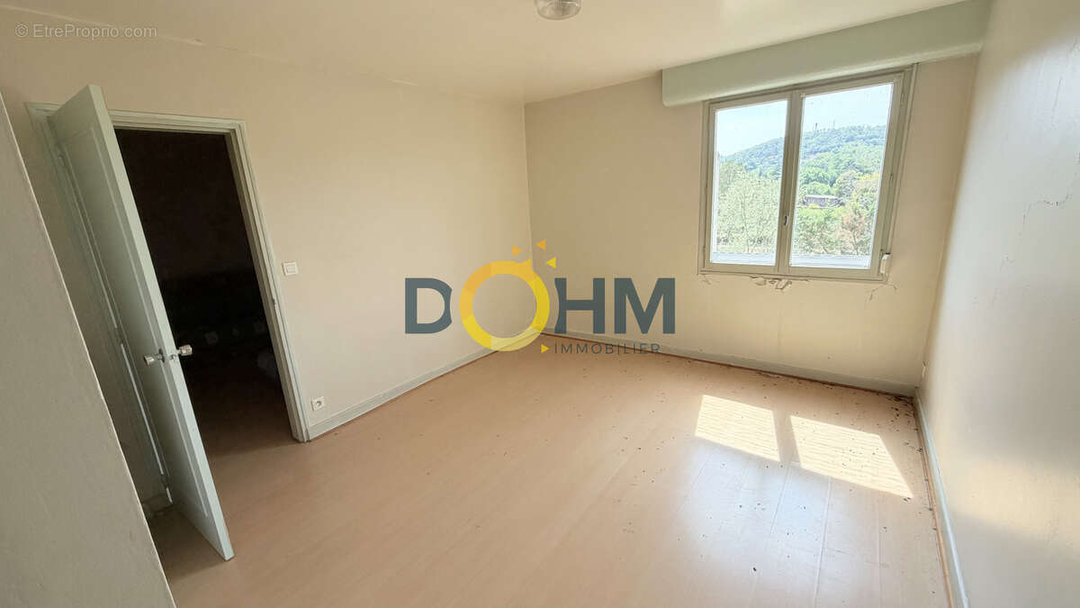 Ensemble immobilier d'exception à Brioude   Plus de 1 700 m2 bâtis sur 7 700 m2 de terrain - photo 14