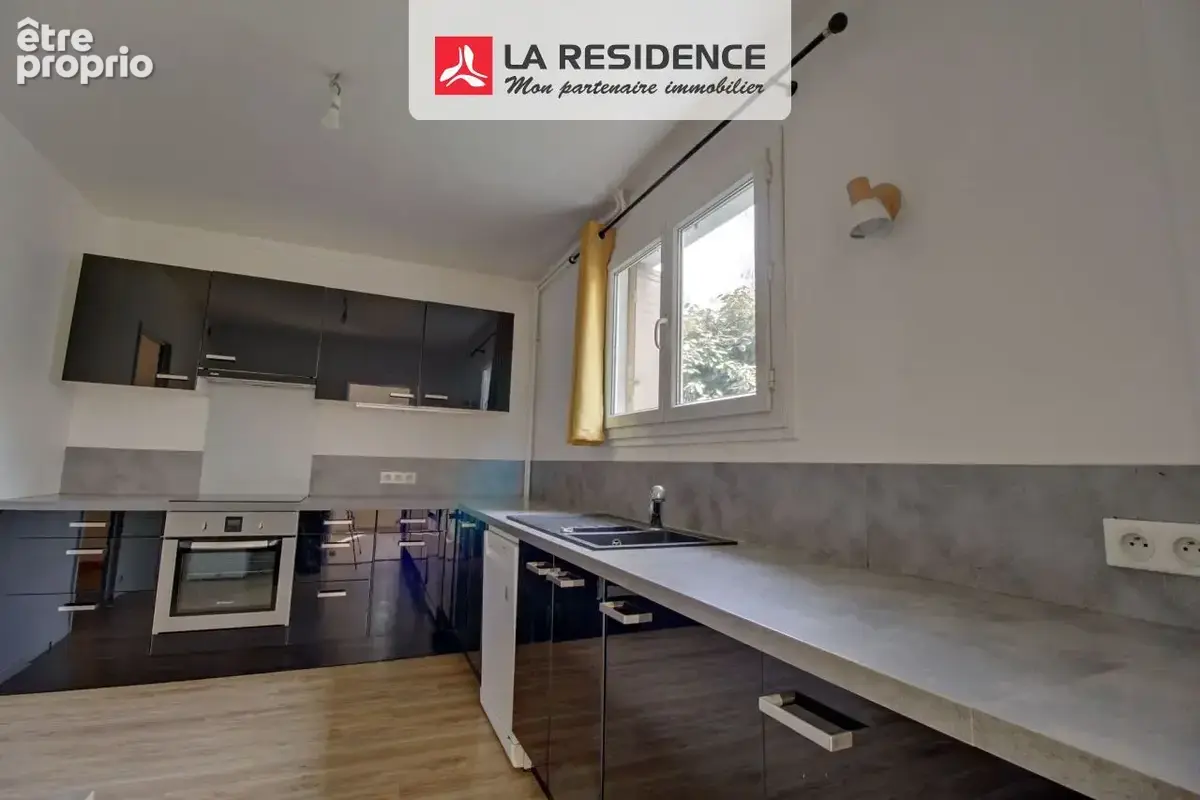 Appartement 70 m² à Cergy  - photo 6