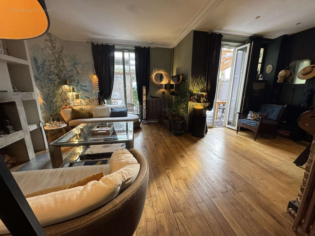 Appartement à MARNES-LA-COQUETTE