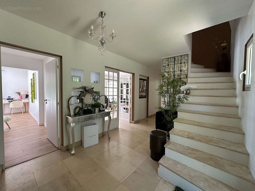 Maison à VERRIERES-LE-BUISSON