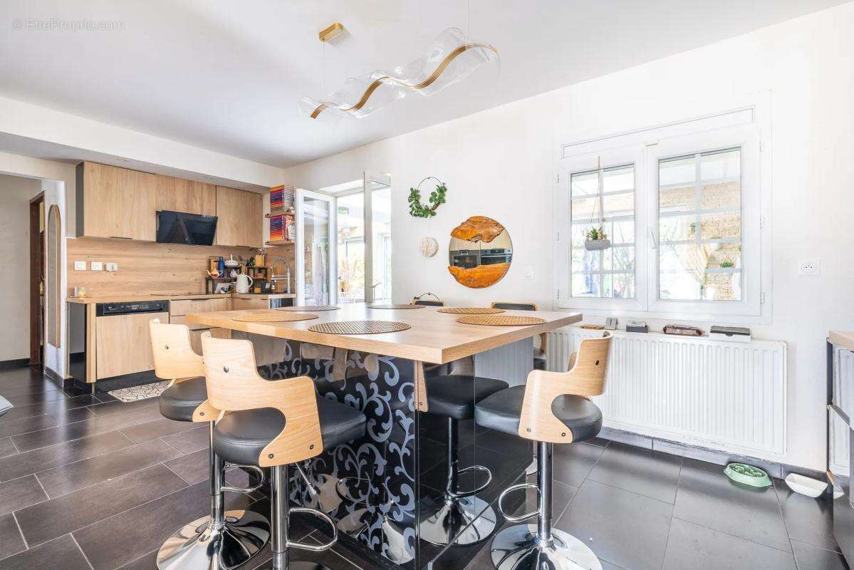 Maison à SAINTRY-SUR-SEINE