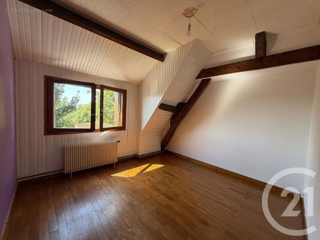 Maison 99 m² à Saint-Denis-Les-Ponts  - photo 8