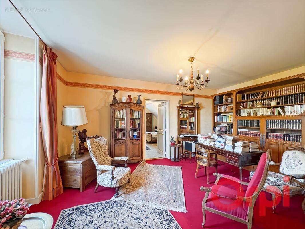 Maison à SAINT-AMAND-MONTROND