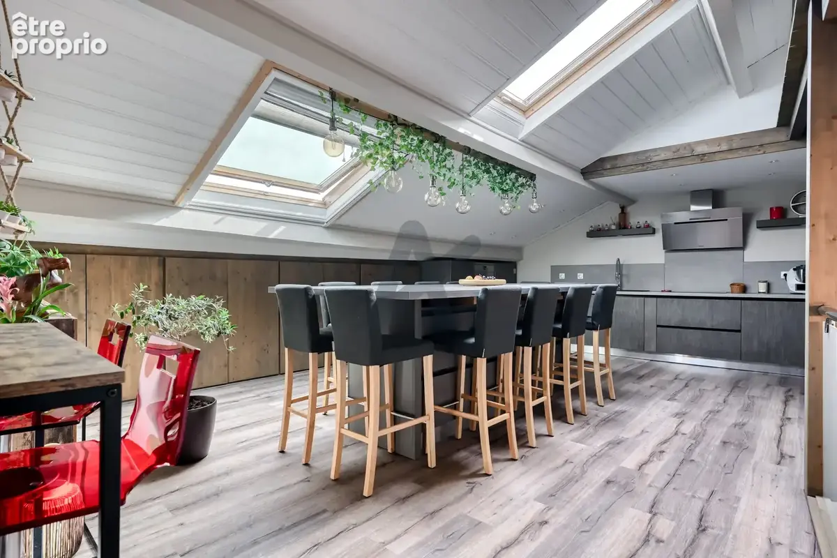 Saint-Genis-Laval - Centre: Duplex de 117m2, 3 chambres, climatisé. - photo 2