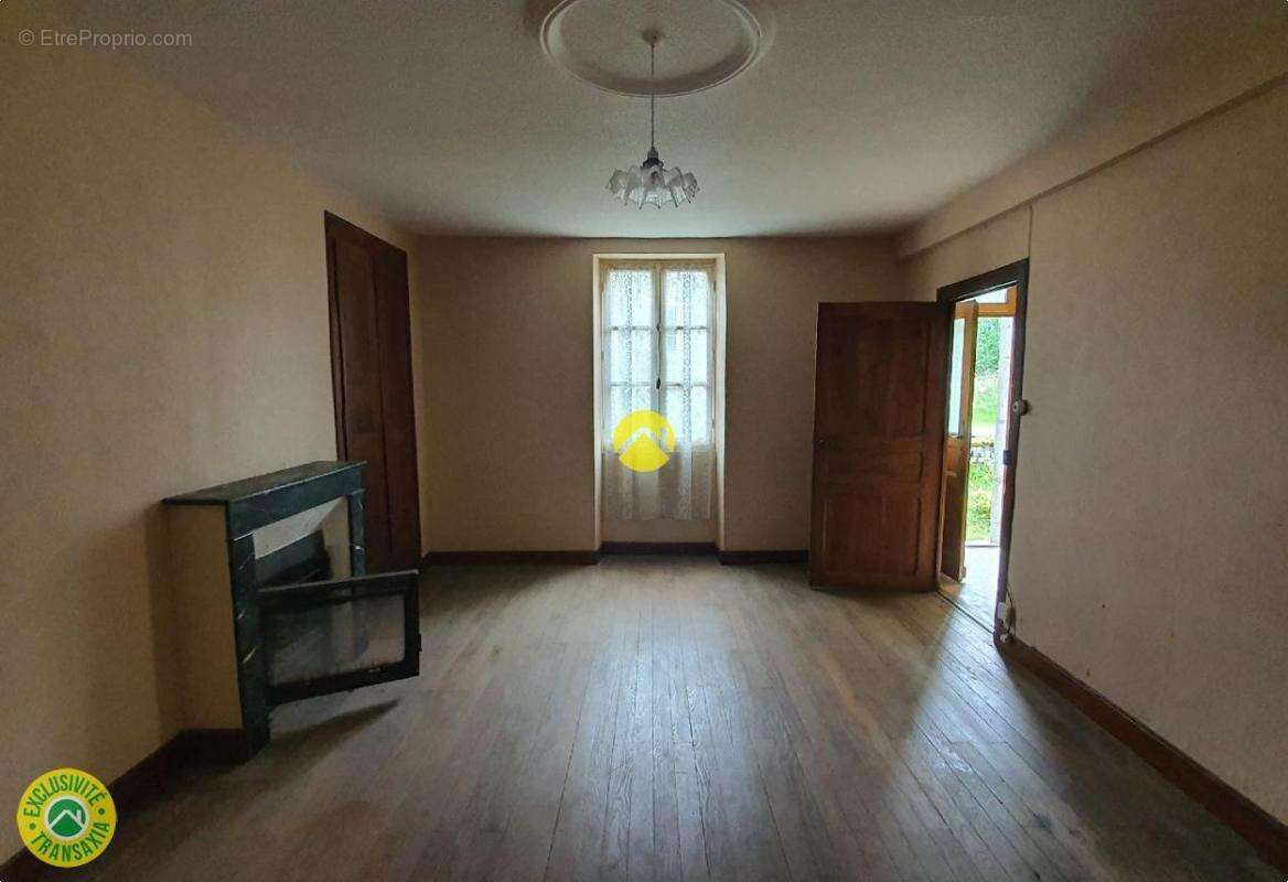 Maison à PEYRAT-LA-NONIERE