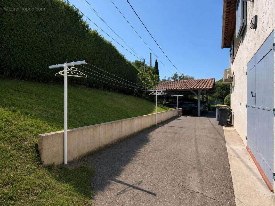 Maison - dépendances - stationnements - bi famille - photo 10