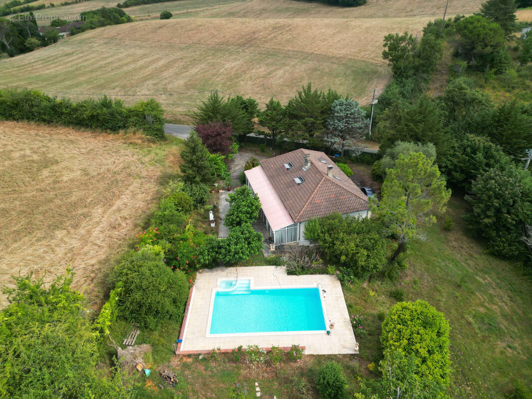 Maison d'environ 130m2 avec piscine - photo 16
