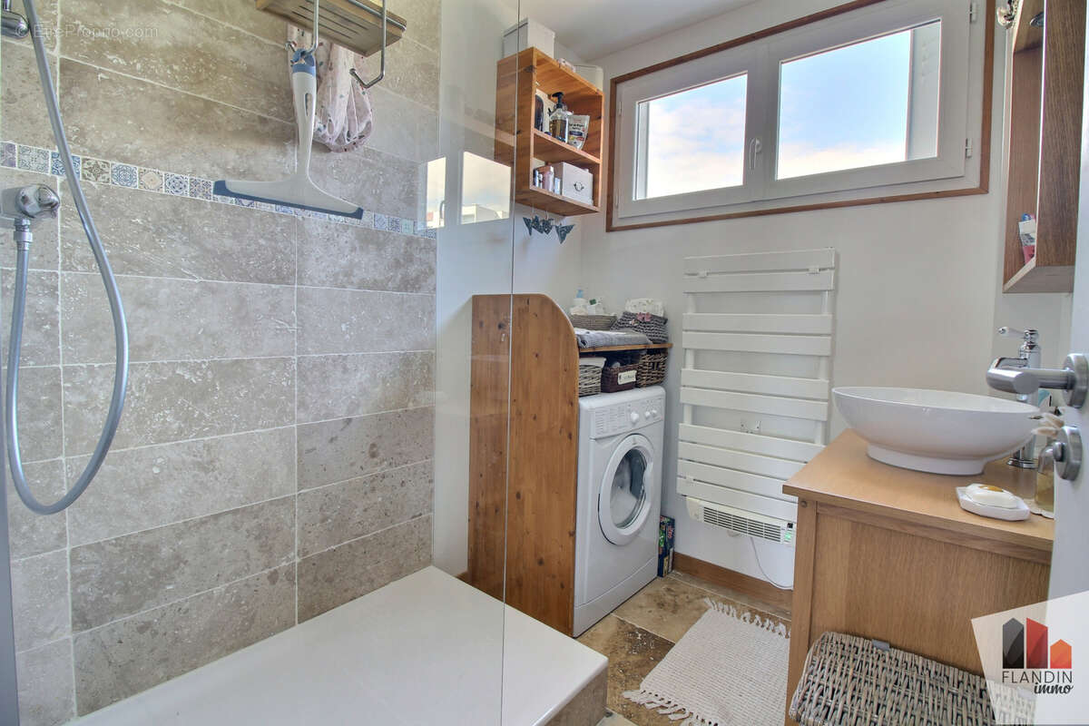 Appartement à SAINT-GENIS-LAVAL