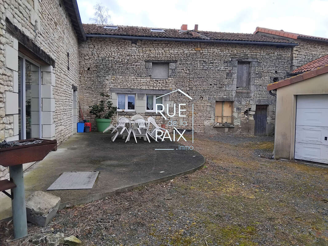 Maison à NUEIL-SOUS-FAYE