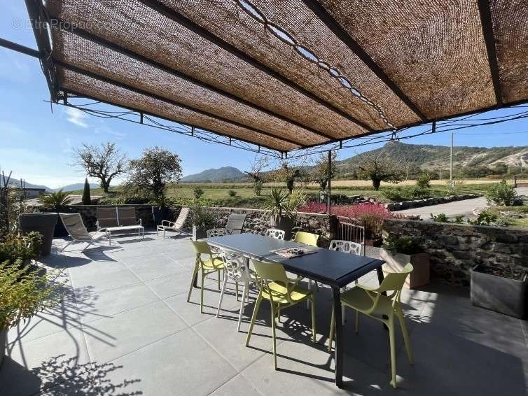 Maison à SAINT-VINCENT-DE-BARRES