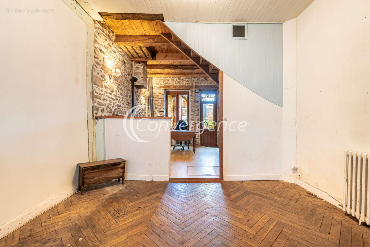 Maison à MAGNAC-BOURG