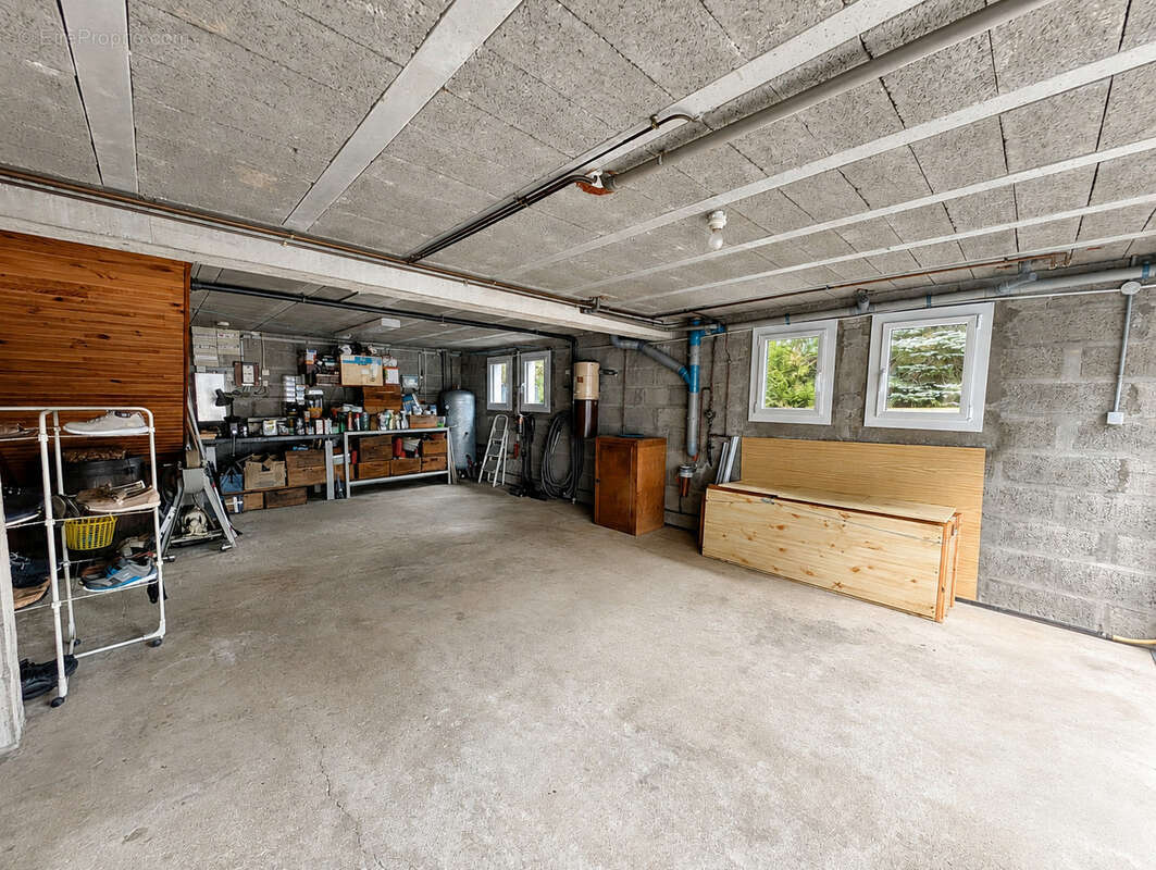 Maison de 152 m2 avec ensemble d'Atelier/Garage de 128 m2  sur un terrain de 3 650 m2 - photo 17
