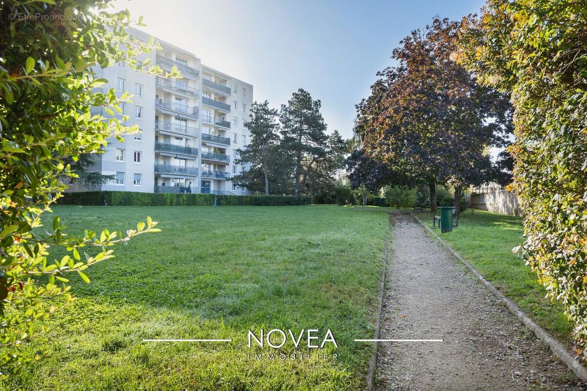 Appartement à MEYZIEU