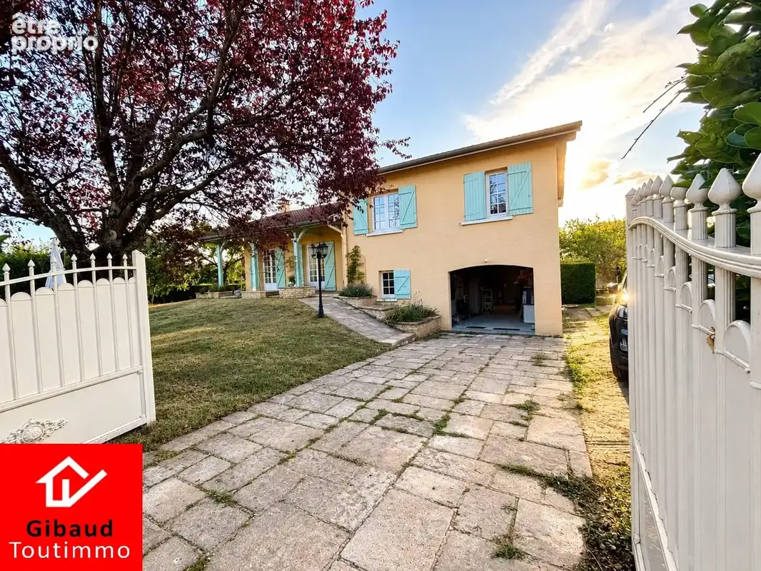 Photo Maison à Bage-Le-Chatel au prix de 265 000€