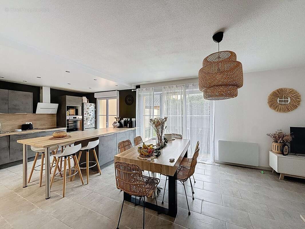 CUISINE / SALLE A MANGER  - Maison à NOUSTY