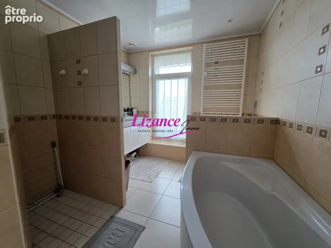 Maison 8 pièces 202 m² à vendre à Fontaine-Notre-Dame (59400) - photo 9