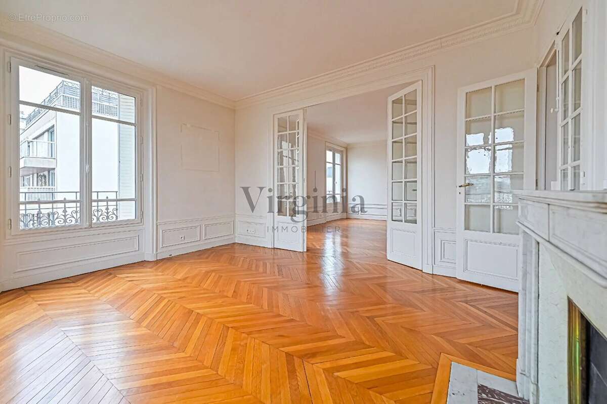 Appartement à CHARENTON-LE-PONT