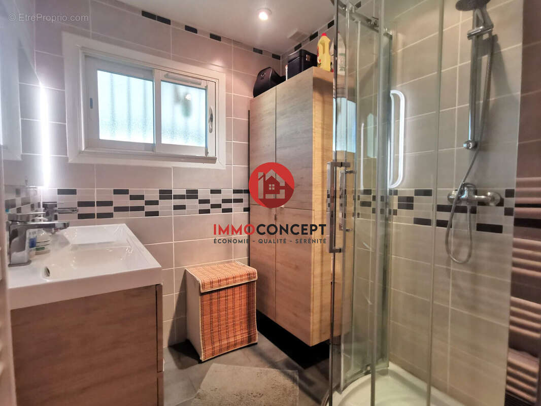Maison 132 m² à Venejan  - photo 8